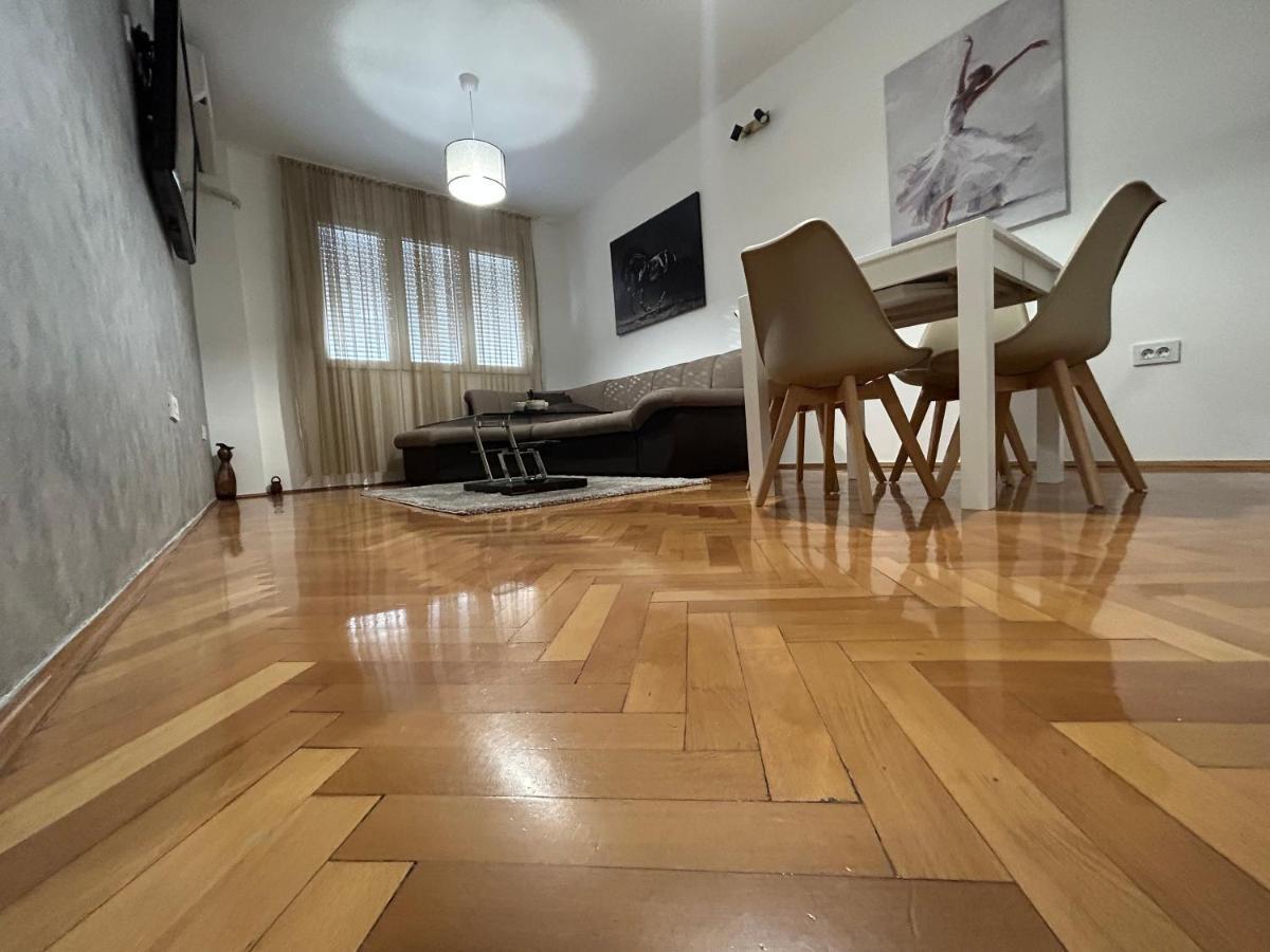 Apartments Ciki 波德戈里察 外观 照片